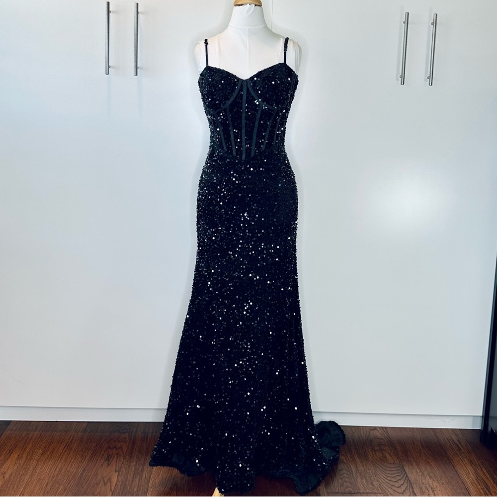 Elegant Black Mermaid Style Sequin Gown with Corset Bodice and Train